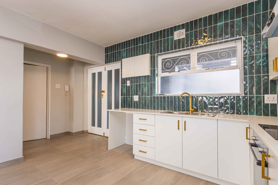 To Let 1 Bedroom Property for Rent in Sea Point Western Cape